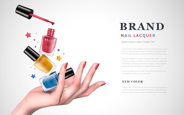 Mano delicada con estrellas y varias lacas de uñas.