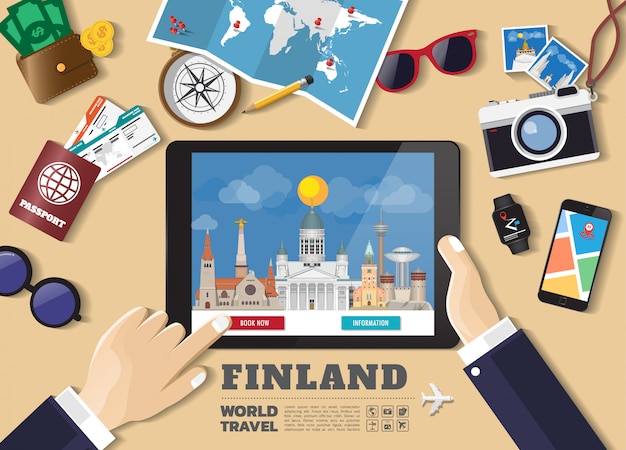 Mano que sostiene el destino de viaje de reserva de tableta inteligente. Lugares famosos de Finlandia. Vector banners de concepto en estilo plano con el conjunto de objetos de viaje, accesorios y el icono de turismo.