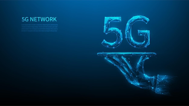 Mano que sostiene la tecnología digital wifi 5g sobre fondo azul oscuro. red inalámbrica de baja poli.