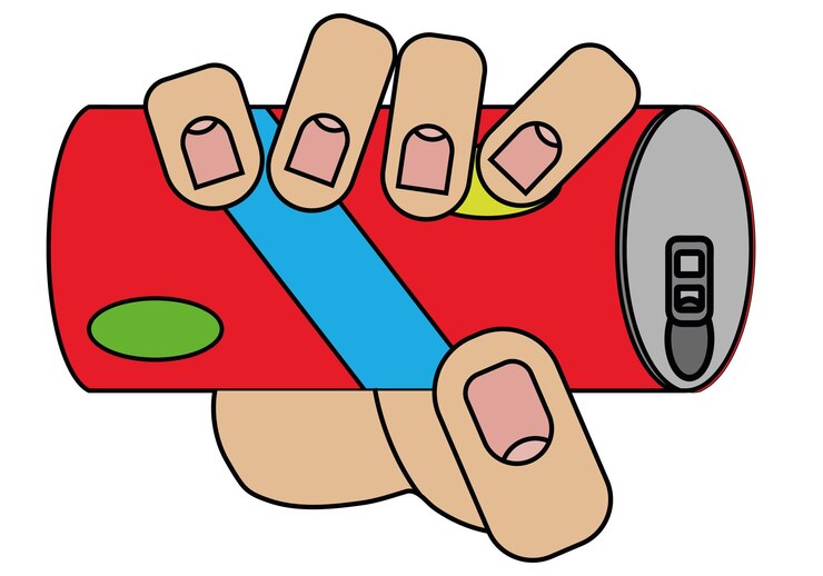 Mano sosteniendo una lata de bebida aislada sobre fondo blanco en estilo de dibujos animados en gráfico vectorial