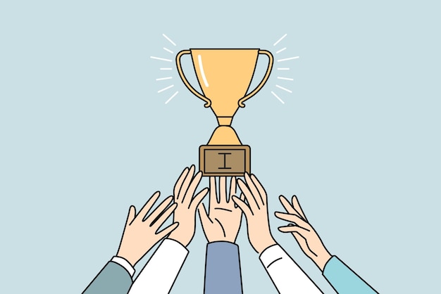 Las manos de los empresarios luchan por el trofeo de oro