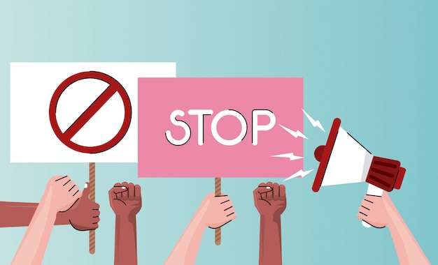 Manos de gente protestando levantando cartel con palabra de parada y megáfono en la ciudad