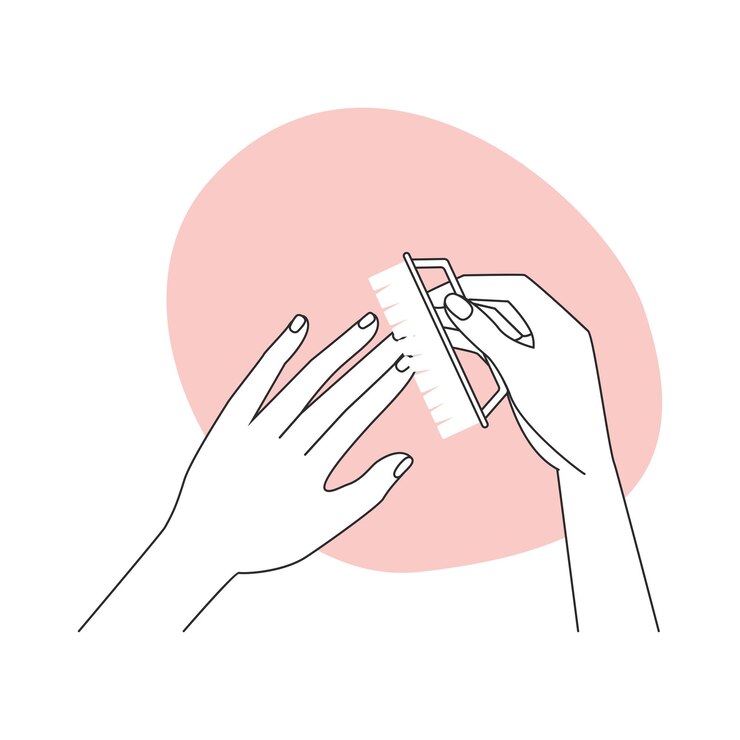 Vector las manos de las niñas limpiando las uñas y la piel de los dedos con el proceso de procedimiento de manicura con pincel
