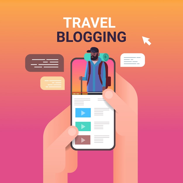 Manos usando el teléfono inteligente con el blogger de viajes en la pantalla hombre vlogger con mochila senderismo blogging transmisión en vivo concepto retrato aplicación móvil en línea