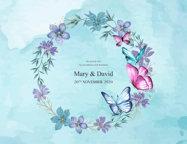 Un marco floral acuarela para una invitación de boda con flores y mariposas azules y violetas.