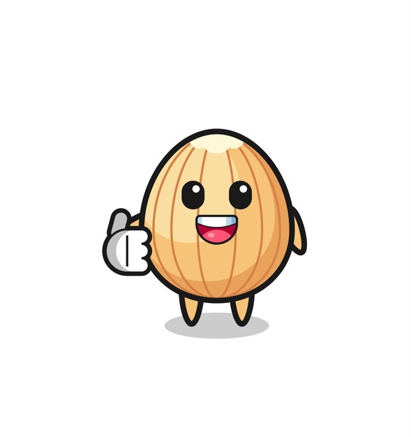 Mascota de almendras haciendo gesto de pulgar hacia arriba