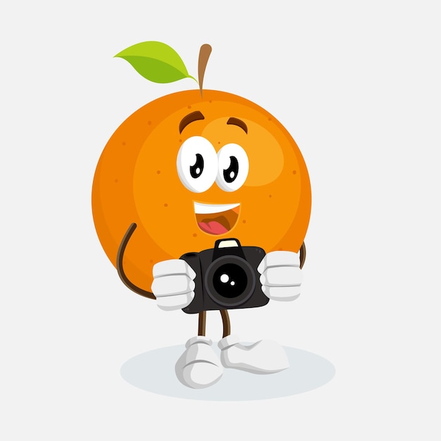 La mascota del logotipo naranja con la pose de la cámara