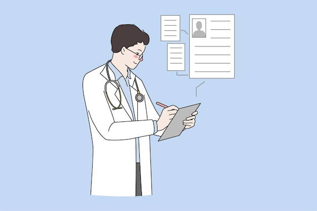 El médico masculino llena la información del paciente en la tarjeta de pad digital