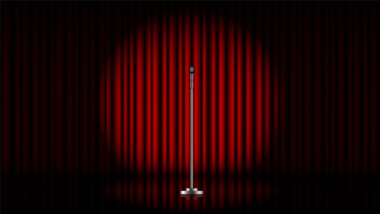 Vector micrófono con soporte en el escenario con cortina roja y luz puntual