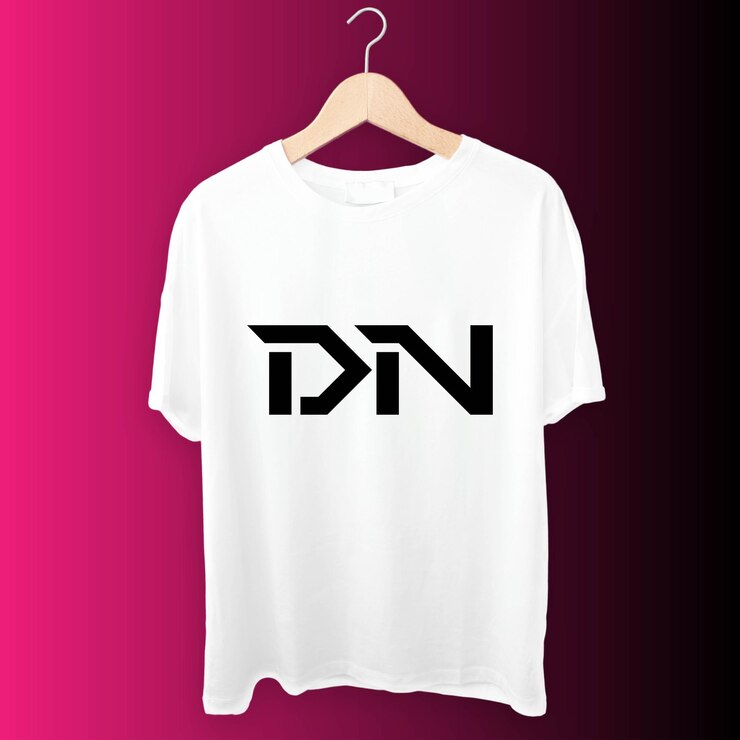 el modelo de la camiseta