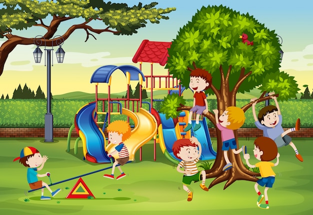 Muchos niños jugando en el parque
