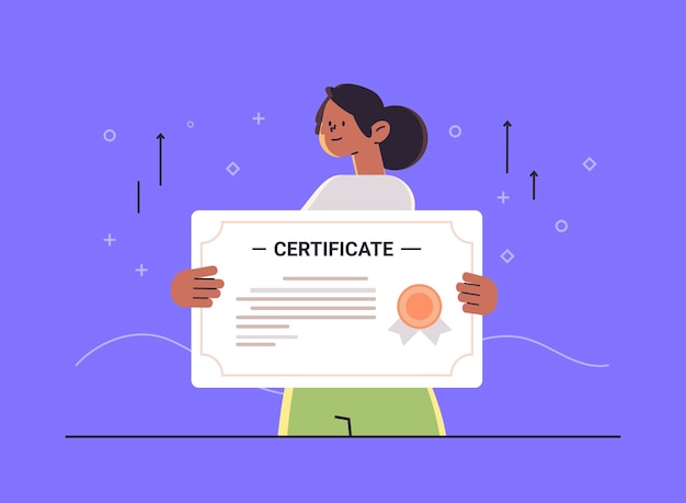 Mujer afroamericana con certificado de lotería ganadora de la niña celebrando el premio mayor dinero en efectivo ganando horizontal
