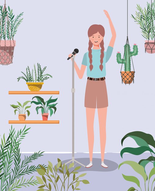 Mujer cantando con personaje de micrófono