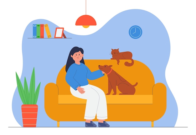 Mujer caricaturista sonriendo mientras se sienta en el sofá con gato y perro. Chica feliz y animales adorables en una habitación acogedora en casa ilustración vectorial plana. Mascotas, concepto de amor para banner o página web de destino