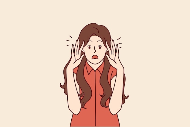 Mujer conmocionada grita y mira la pantalla con las palmas de las manos hacia la cara después de escuchar noticias aterradoras