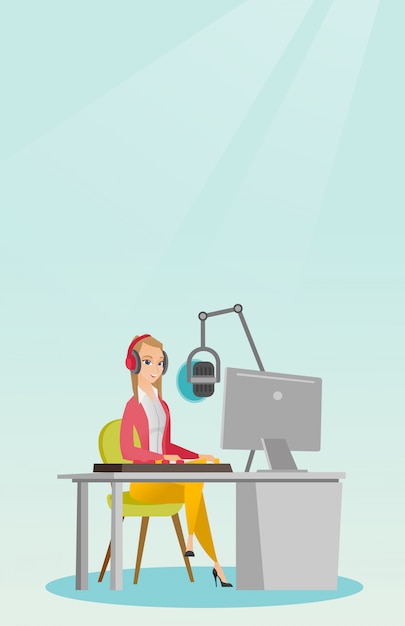 Mujer dj trabajando en la radio.