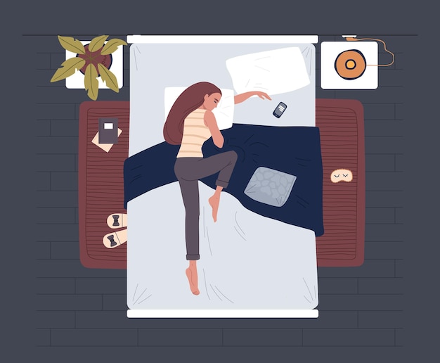 Mujer durmiendo en la cama. Chica en pijama en una cama acogedora. Concepto de dormitorio de descanso nocturno.