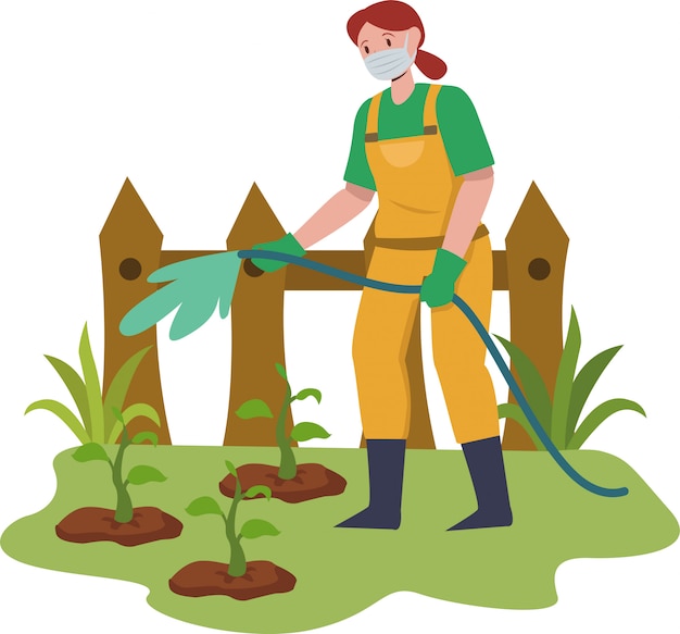 La mujer está regando las plantas en el jardín mientras usa una máscara médica