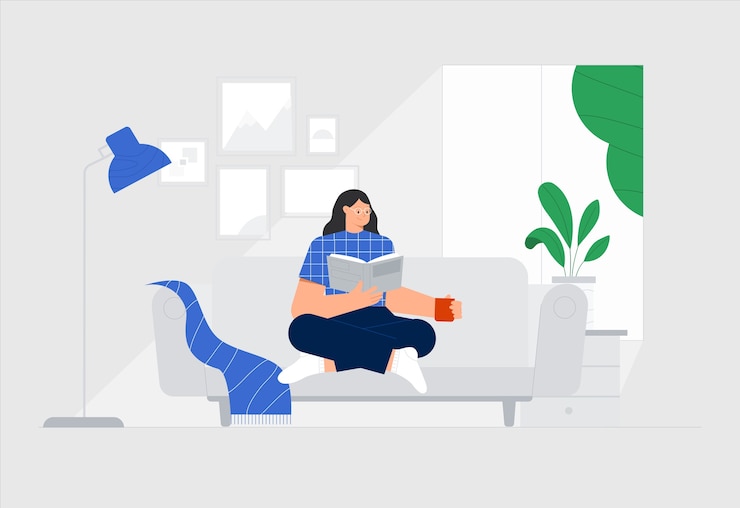 Vector la mujer está sentada en un sofá y leyendo un libro en una habitación acogedora, con cuadros en la pared, una flor en maceta y una ventana con la naturaleza.