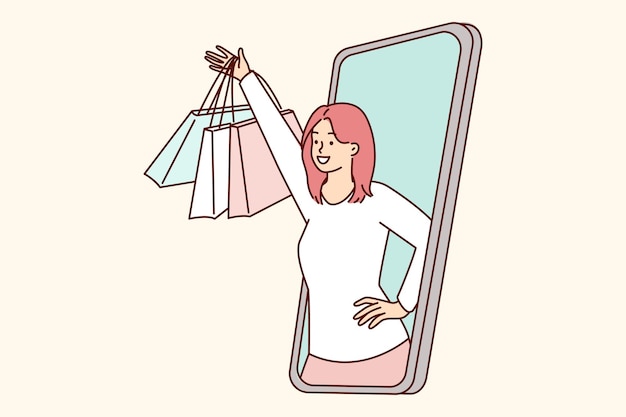 Mujer feliz asomándose por la pantalla del teléfono móvil levantando la mano con paquetes de la tienda de ropa