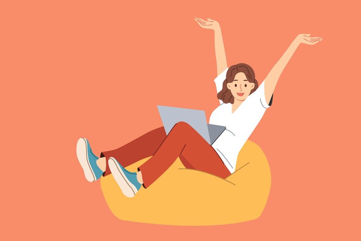 Vector una mujer independiente levanta las manos con alegría después de completar el trabajo en un proyecto sentada con una computadora portátil en el regazo