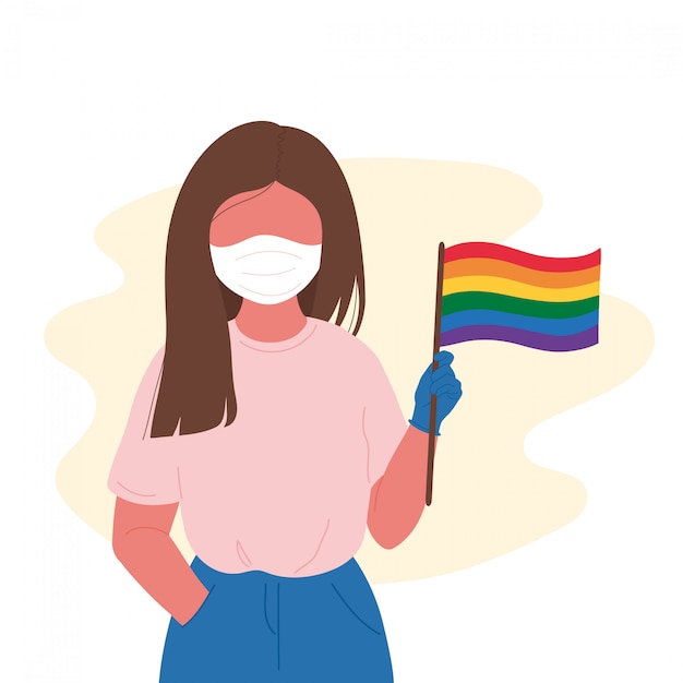 Mujer joven en máscara médica sosteniendo la bandera lgbtq