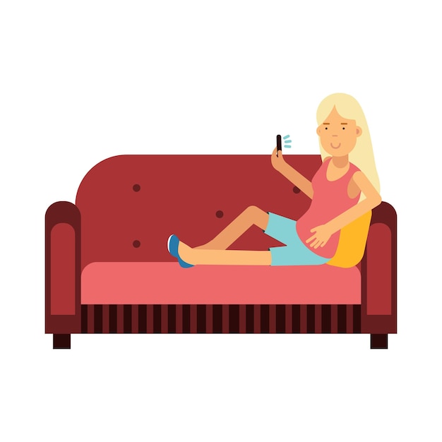 Mujer joven sentada en un sofá con su vector de teléfono inteligente ilustración aislada sobre fondo blanco
