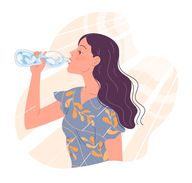 La mujer joven tiene sed en el calor y bebe agua.