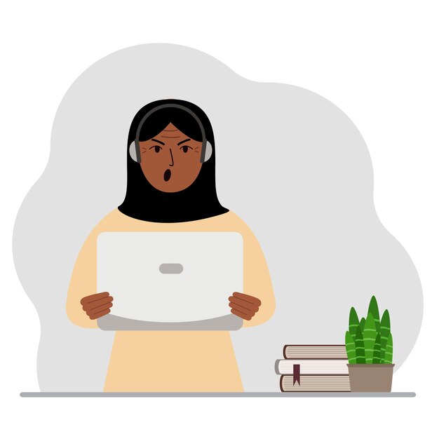 Mujer musulmana con computadora portátil y auriculares Trabajando desde casa estudiante independiente asistente blogger o empresario Concepto de oficina en casa