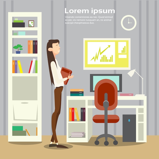 Mujer de negocios en el lugar de trabajo de oficina