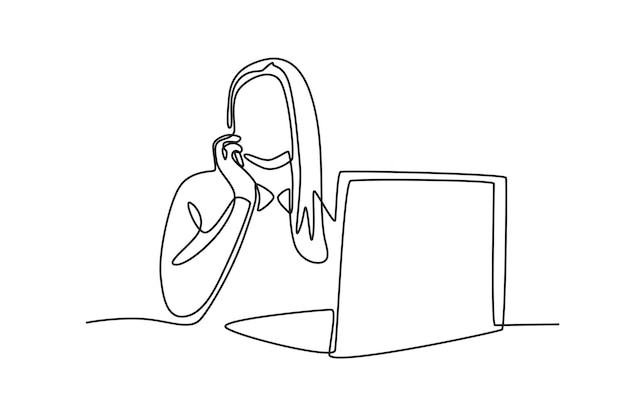La mujer de negocios que llama delante de la computadora portátil está confundida