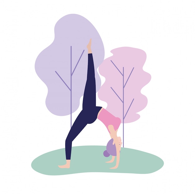Mujer practica yoga posicion equilibrio
