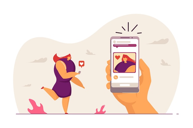 Vector mujer recibiendo notificación sobre como en la aplicación. personaje femenino que controla el teléfono, la mano con la ilustración de vector plano de publicación de gusto móvil. redes sociales, concepto de aplicación para banner, diseño de sitios web