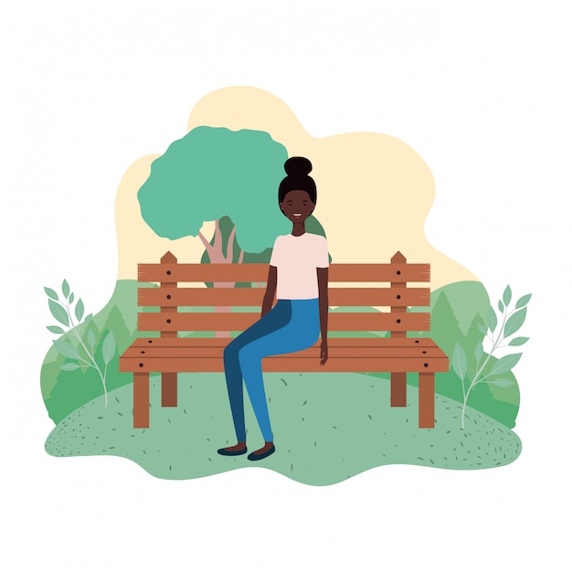 Mujer sentada en la silla del parque con paisaje