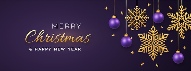 Navidad púrpura con bolas y copos de nieve dorados que cuelgan brillantes.