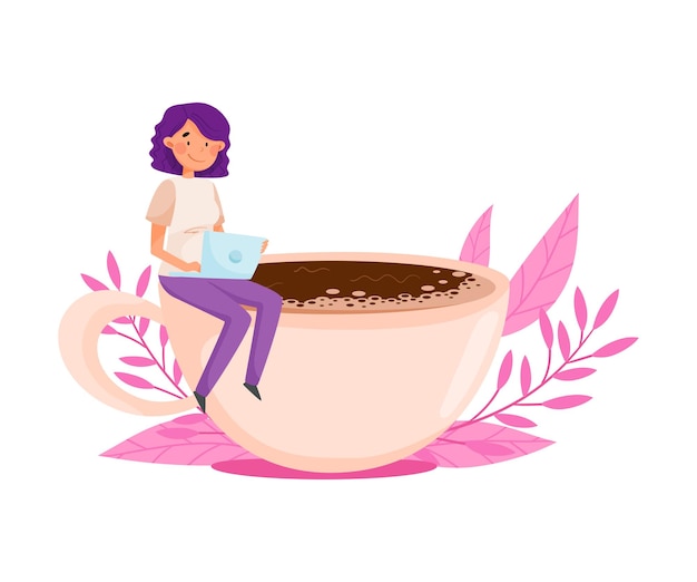 Vector niña de cabello púrpura sentada con una computadora portátil en el borde de una enorme taza de café con fondo floral vectorial