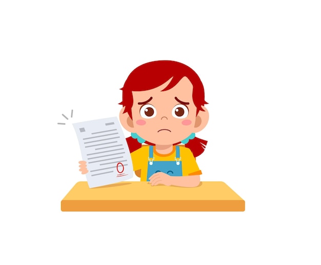 Niña linda se siente triste porque obtiene una mala calificación en el examen