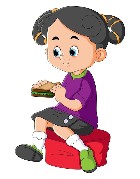 La niña está sentada en la silla mientras come un sándwich.