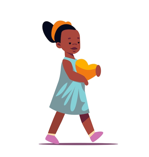 Niña sosteniendo corazón naranja lindo niño afroamericano en vestido personaje de dibujos animados femenino ilustración vectorial de longitud completa