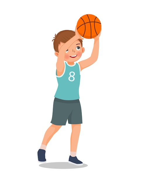 Un niño lindo listo para disparar al baloncesto en el borde