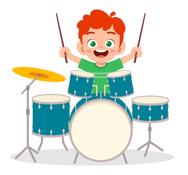 Niño lindo tocar el tambor en concierto