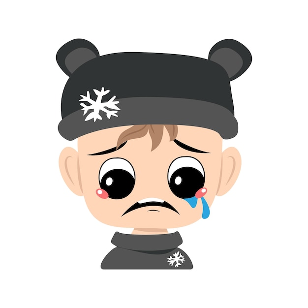 Niño con llanto y lágrimas emoción cara triste ojos depresivos en sombrero de oso con cabeza de copo de nieve de lindo ...