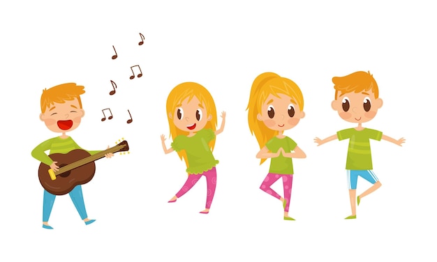 Niño y niña tocando la guitarra y haciendo yoga conjunto de ilustraciones vectoriales