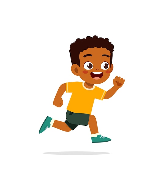 Niño pequeño con pose de carrera y sentirse feliz