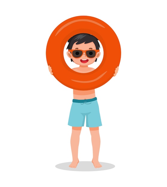 niño pequeño con traje de baño y gafas de sol tirado en un anillo inflable disfrutando flotando en la piscina