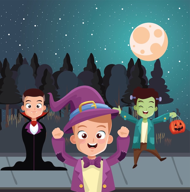 Niños con disfraces de halloween frente a árboles en el diseño nocturno, vacaciones y tema aterrador