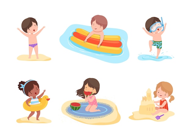 Niños lindos jugando en la playa Niños y niñas felices jugando a la orilla de la mar Construyendo castillos de arena Buceando y tomando el sol Ilustración vectorial de dibujos animados