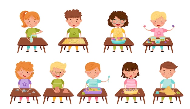 Niños lindos de pie en la mesa y jugando a un juego con guijarros de agua y un conjunto vectorial de arena