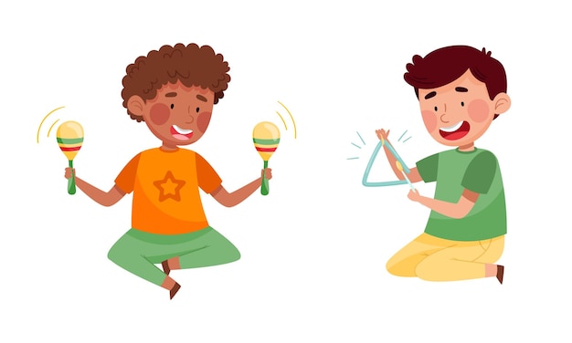 Niños lindos tocando un conjunto de música niños actuando con triángulo y sacudiendo maracas ilustración vectorial