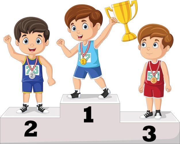 Niños con medallas de pie en el podio y sosteniendo un trofeo